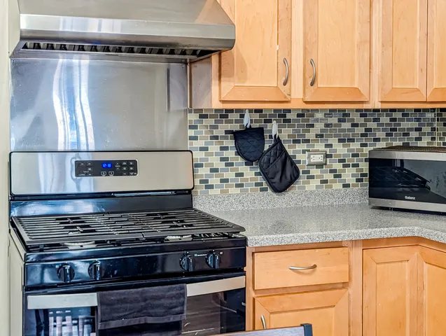 $301,500 | 811 Beech Drive, Bolingbrook, IL 60440