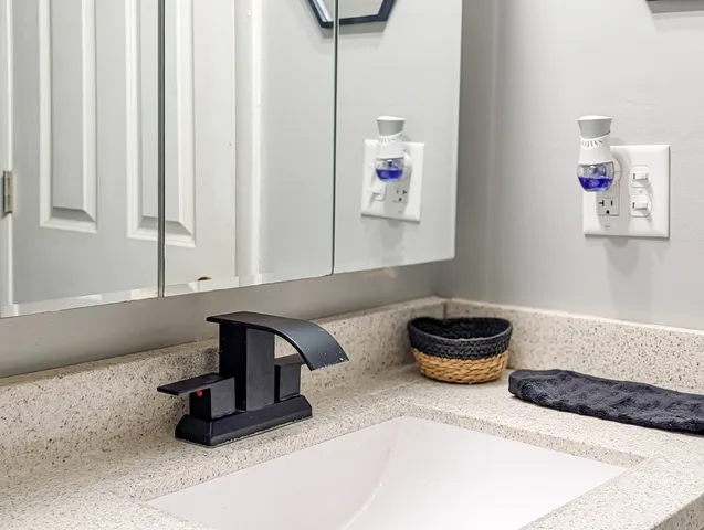 $301,500 | 811 Beech Drive, Bolingbrook, IL 60440