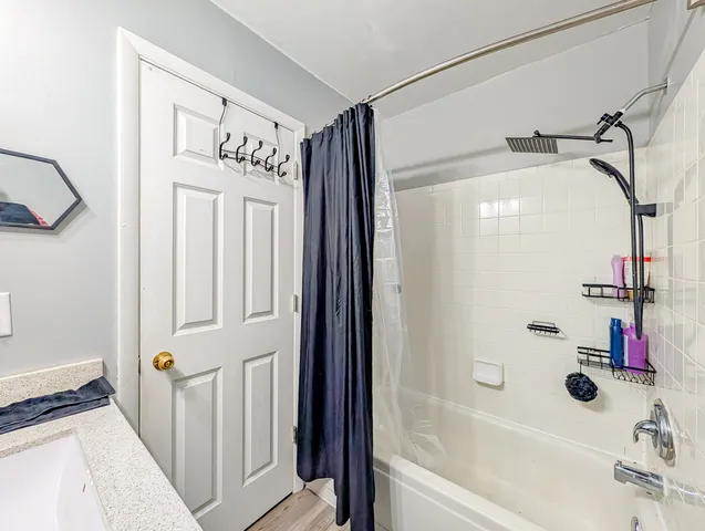 $301,500 | 811 Beech Drive, Bolingbrook, IL 60440