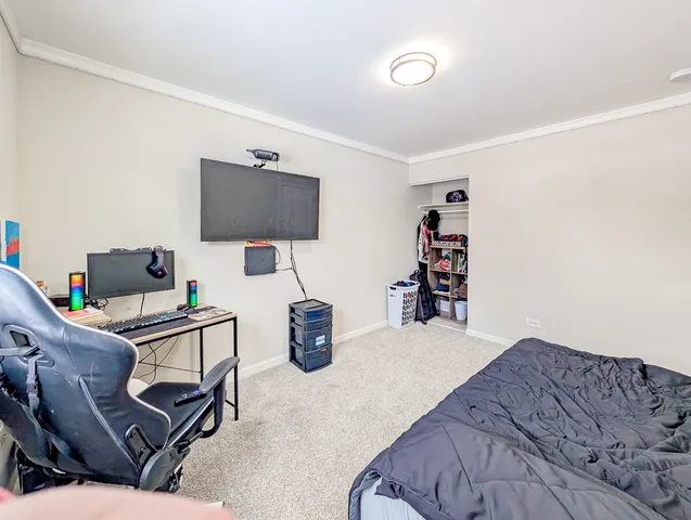 $301,500 | 811 Beech Drive, Bolingbrook, IL 60440