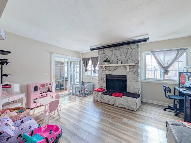 $301,500 | 811 Beech Drive, Bolingbrook, IL 60440