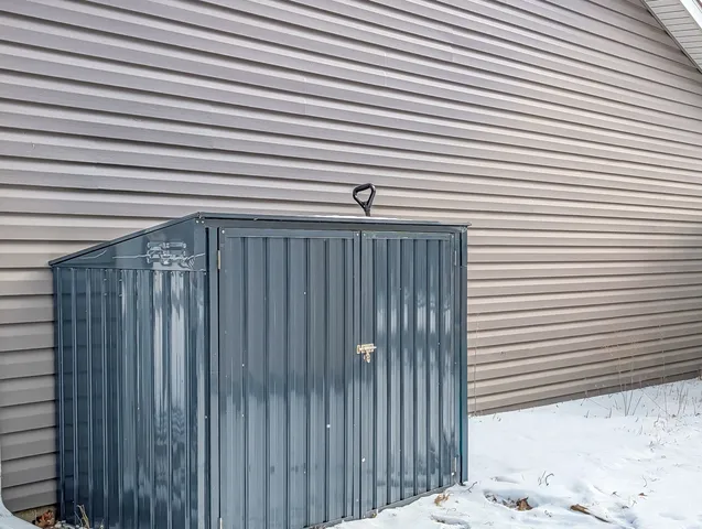 $301,500 | 811 Beech Drive, Bolingbrook, IL 60440