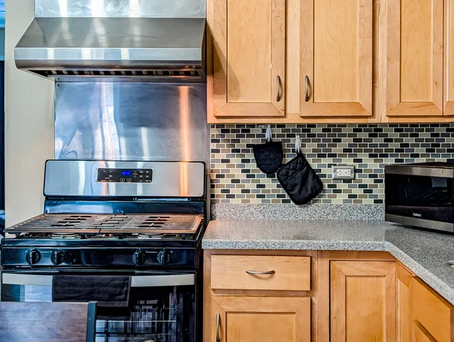 $301,500 | 811 Beech Drive, Bolingbrook, IL 60440