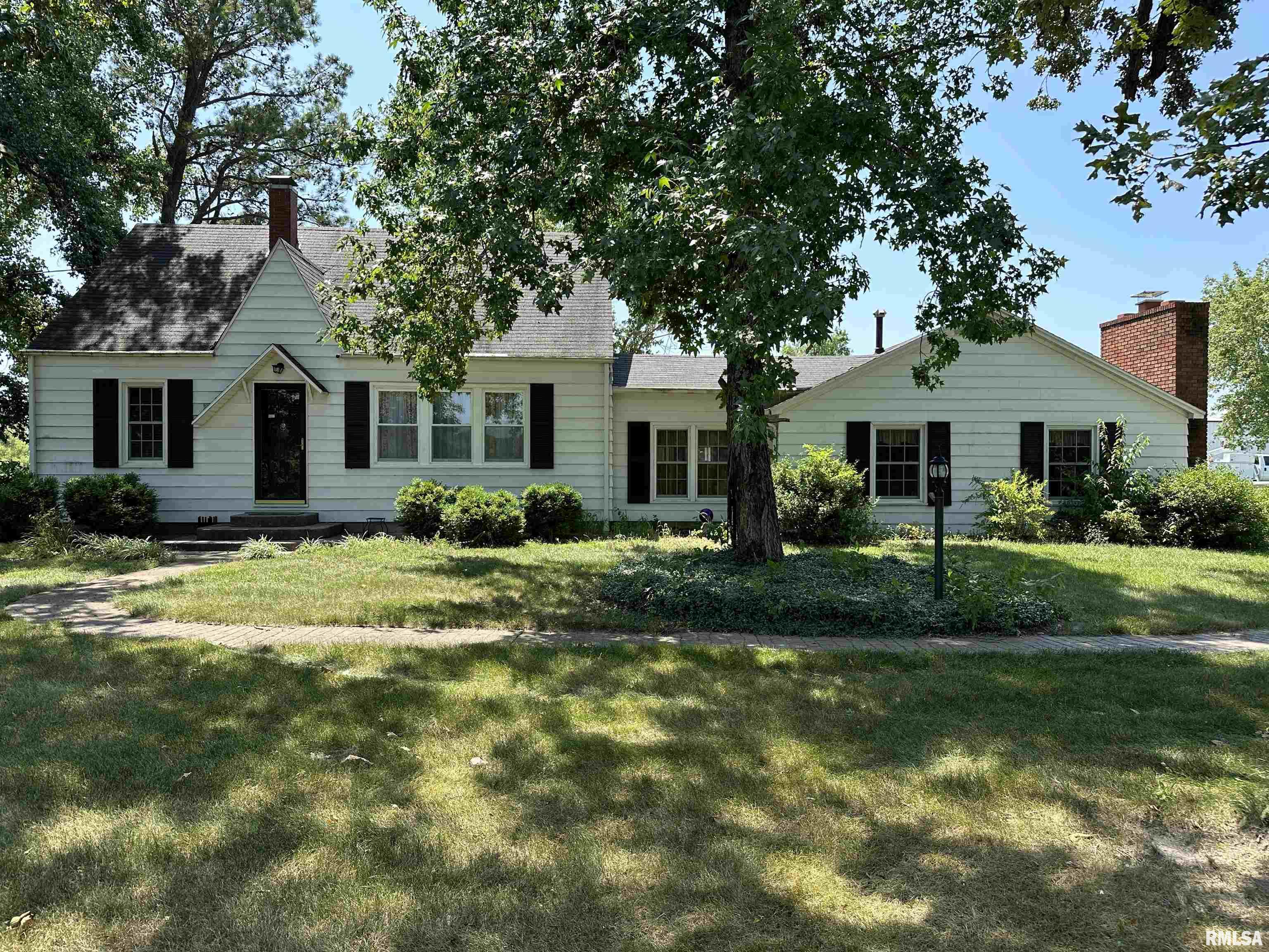 2480 Red Stripe Road Odin, IL 62870 - Photo 1 of 34