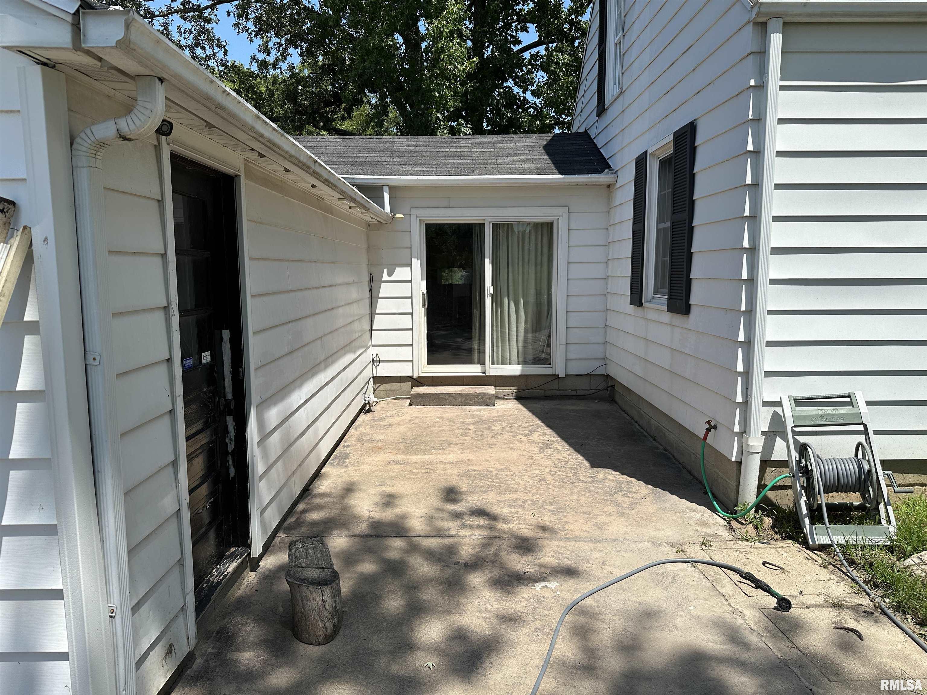 2480 Red Stripe Road Odin, IL 62870 - Photo 4 of 34