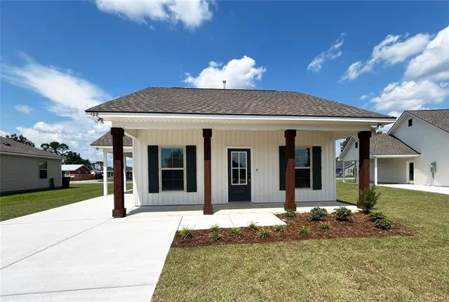 $1,500 | 24161 John McKigney Road, Springfield, LA 70462