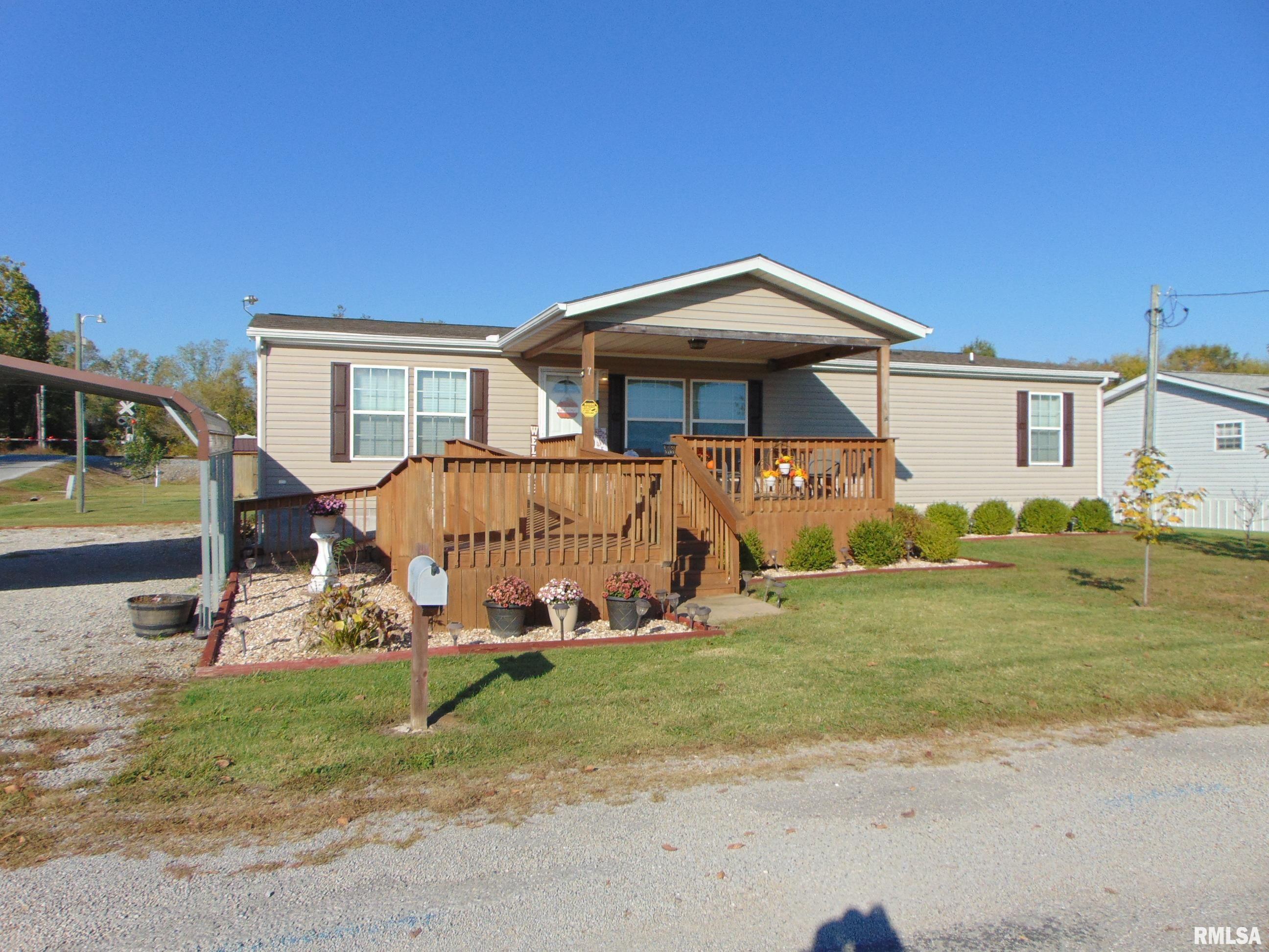 7 Chamnesstown Road Elkville, IL 62932 - Photo 1 of 17