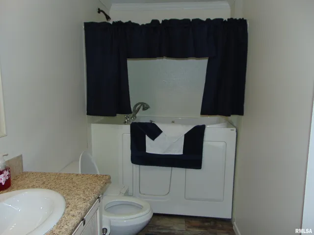 $149,000 | 7 Chamnesstown Road, Elkville, IL 62932