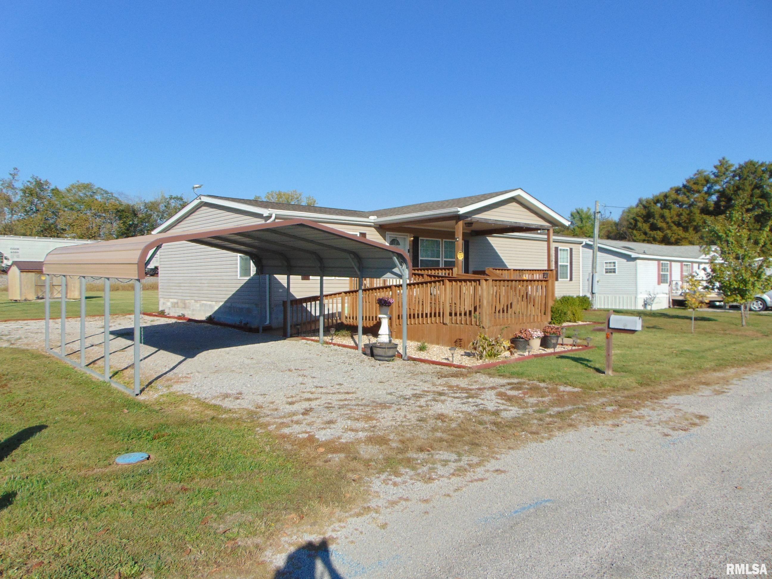 7 Chamnesstown Road Elkville, IL 62932 - Photo 2 of 17