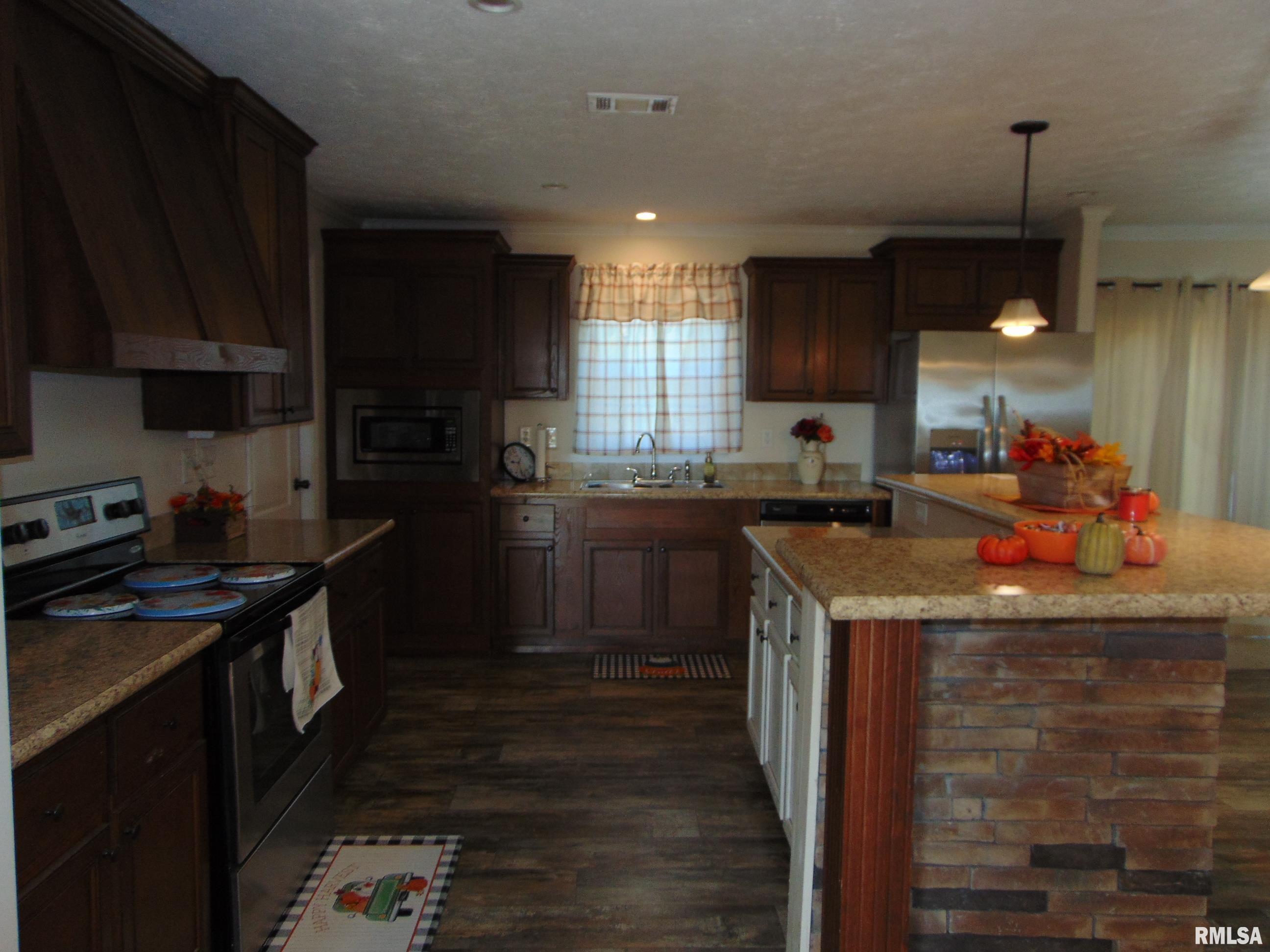 7 Chamnesstown Road Elkville, IL 62932 - Photo 6 of 17