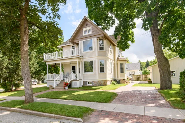 144 Evergreen Street, Dousman, WI 53118