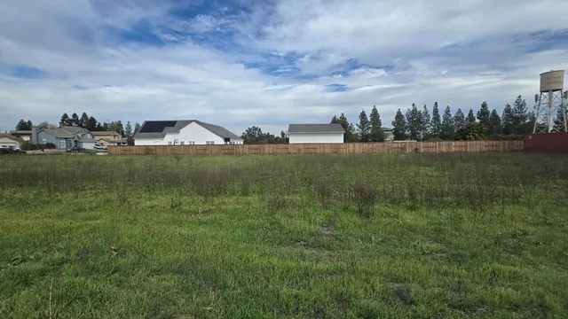 a view of a lake with houses in back