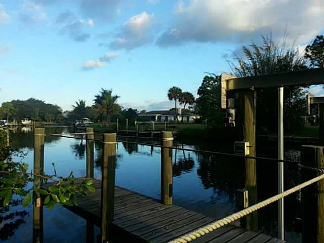 814 Northwest Spruce Ridge Drive Stuart, FL 34994 - Photo 9 of 24 Gallery Image 9