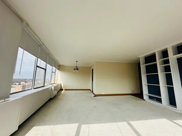 $2,500 | 5757 North Sheridan Road, Unit 17H, Chicago, IL 60660