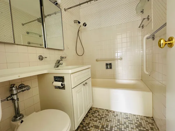 $2,500 | 5757 North Sheridan Road, Unit 17H, Chicago, IL 60660