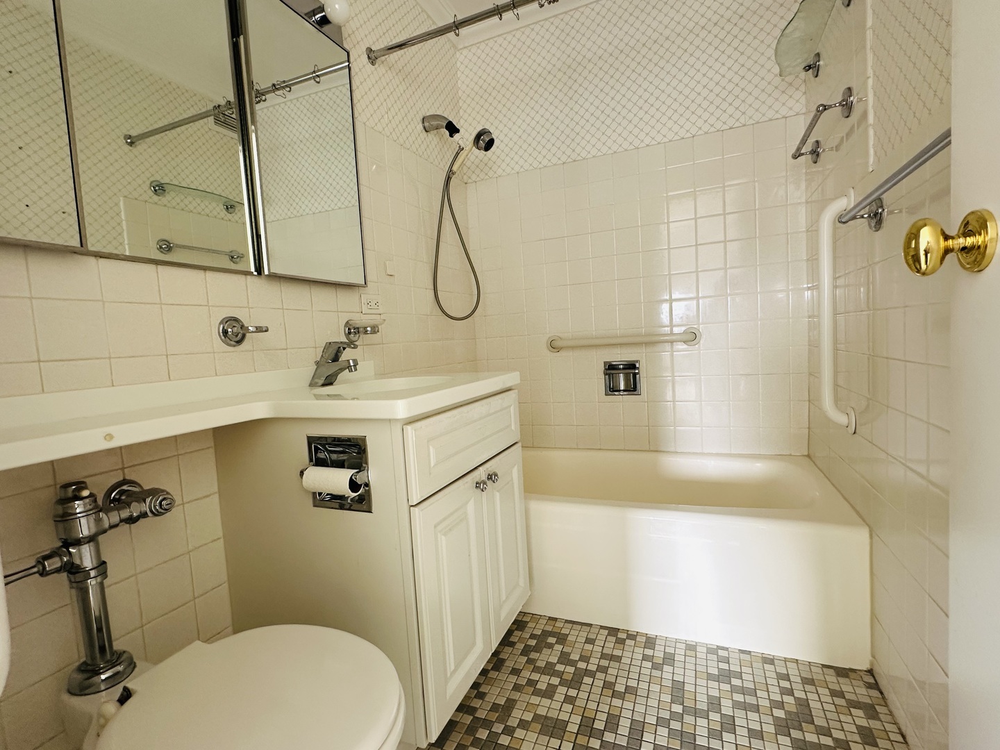5757 North Sheridan Road, Unit 17H Chicago, IL 60660 - Photo 18 of 25 a bathroom with a sink a toilet and shower