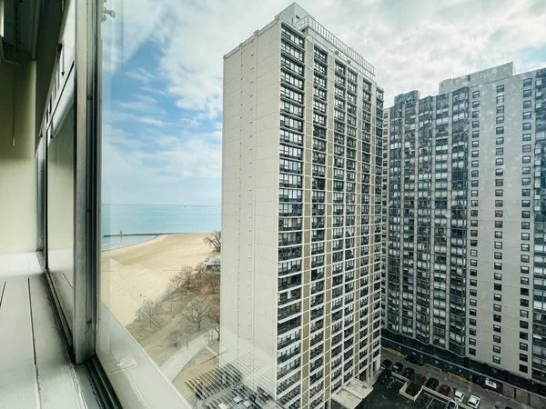 $2,500 | 5757 North Sheridan Road, Unit 17H, Chicago, IL 60660