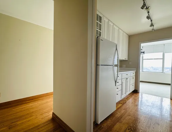 $2,500 | 5757 North Sheridan Road, Unit 17H, Chicago, IL 60660