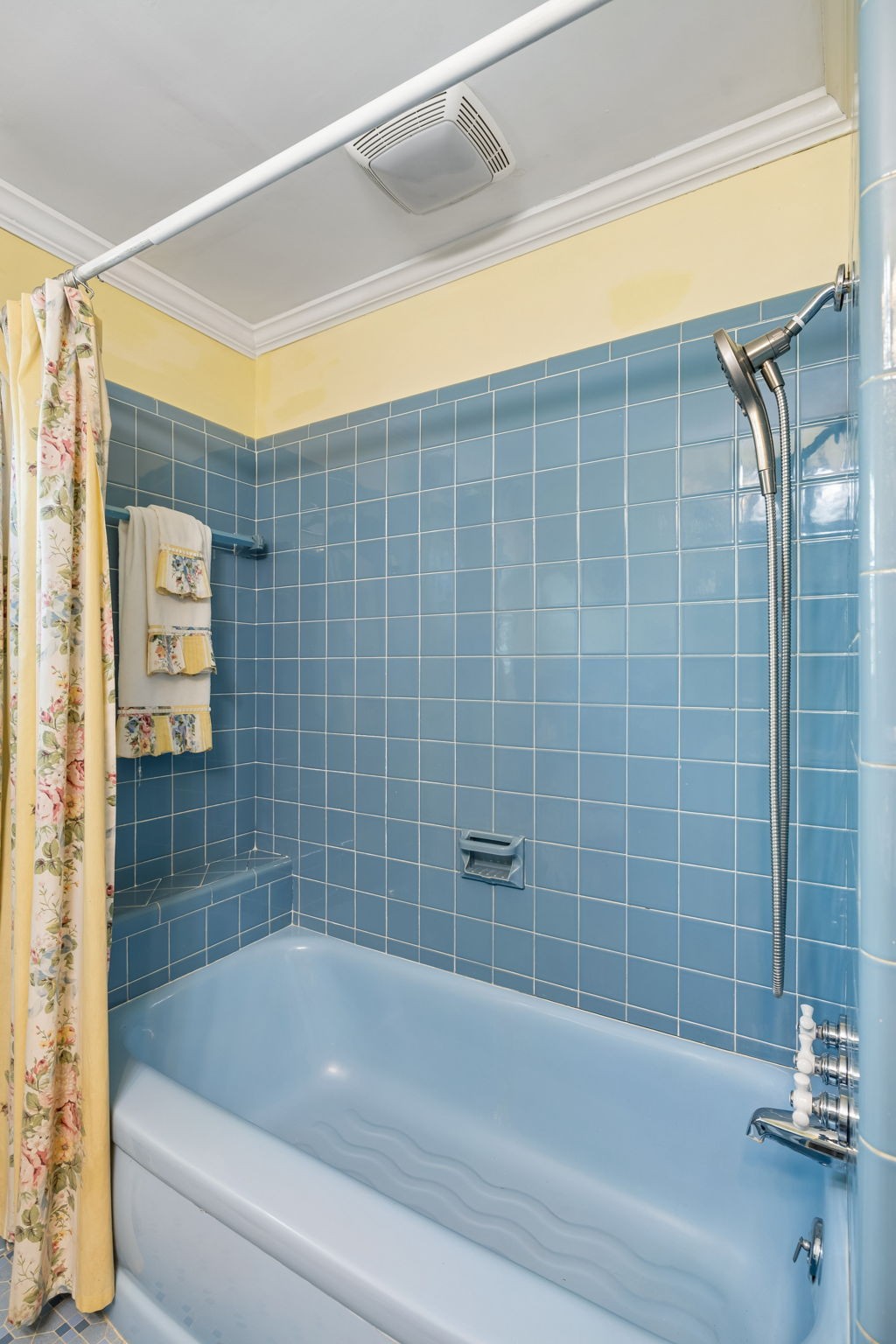 3120 Knobdale Road Nashville, TN 37214 - Photo 39 of 65 a bathroom with a bathtub and a shower