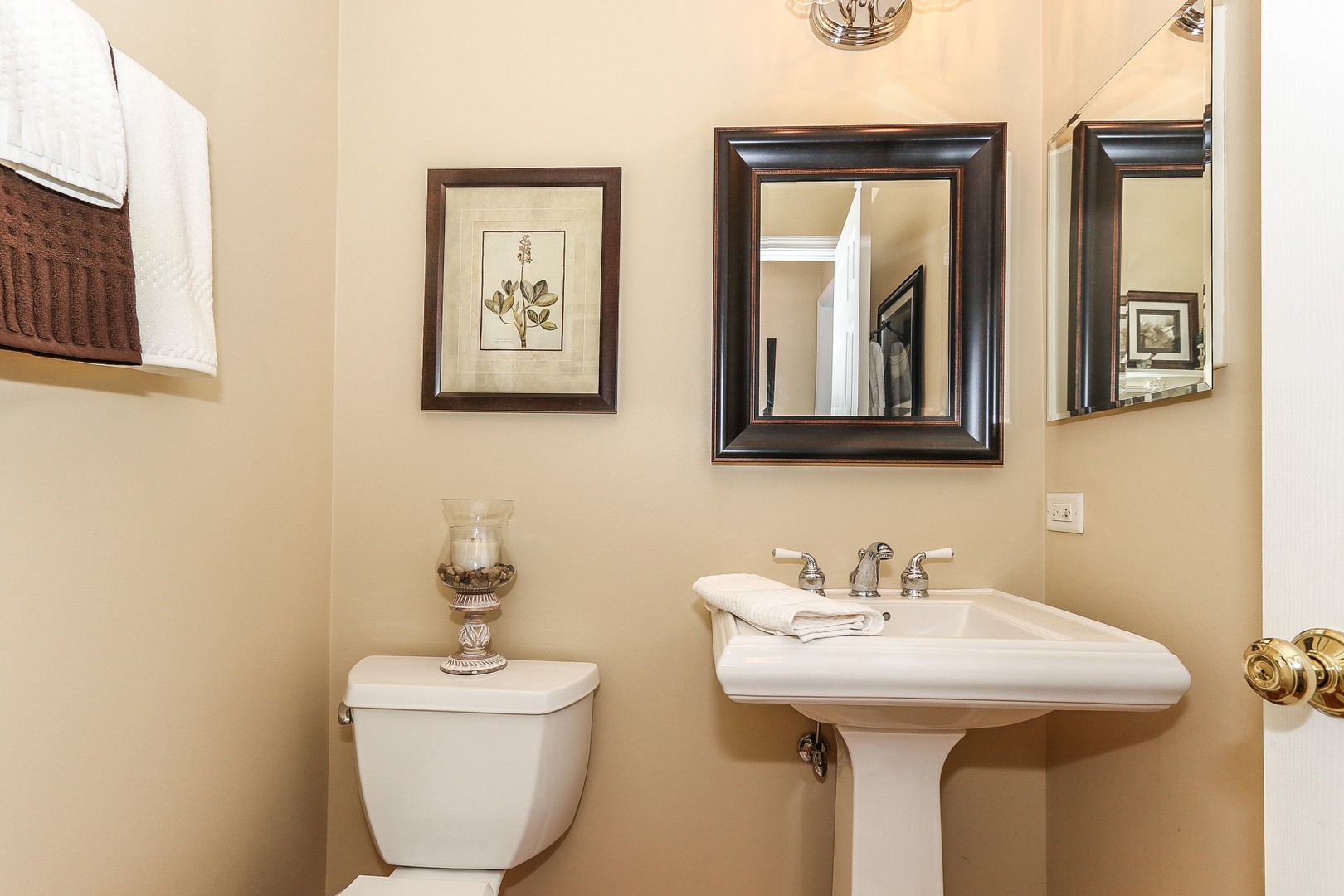 4929 Commonwealth Avenue Western Springs, IL 60558 - Photo 13 of 32 a bathroom with a toilet sink and mirror