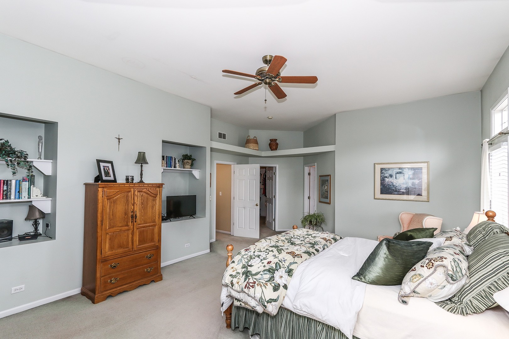 4929 Commonwealth Avenue Western Springs, IL 60558 - Photo 15 of 32 a bedroom with a bed and ceiling fan