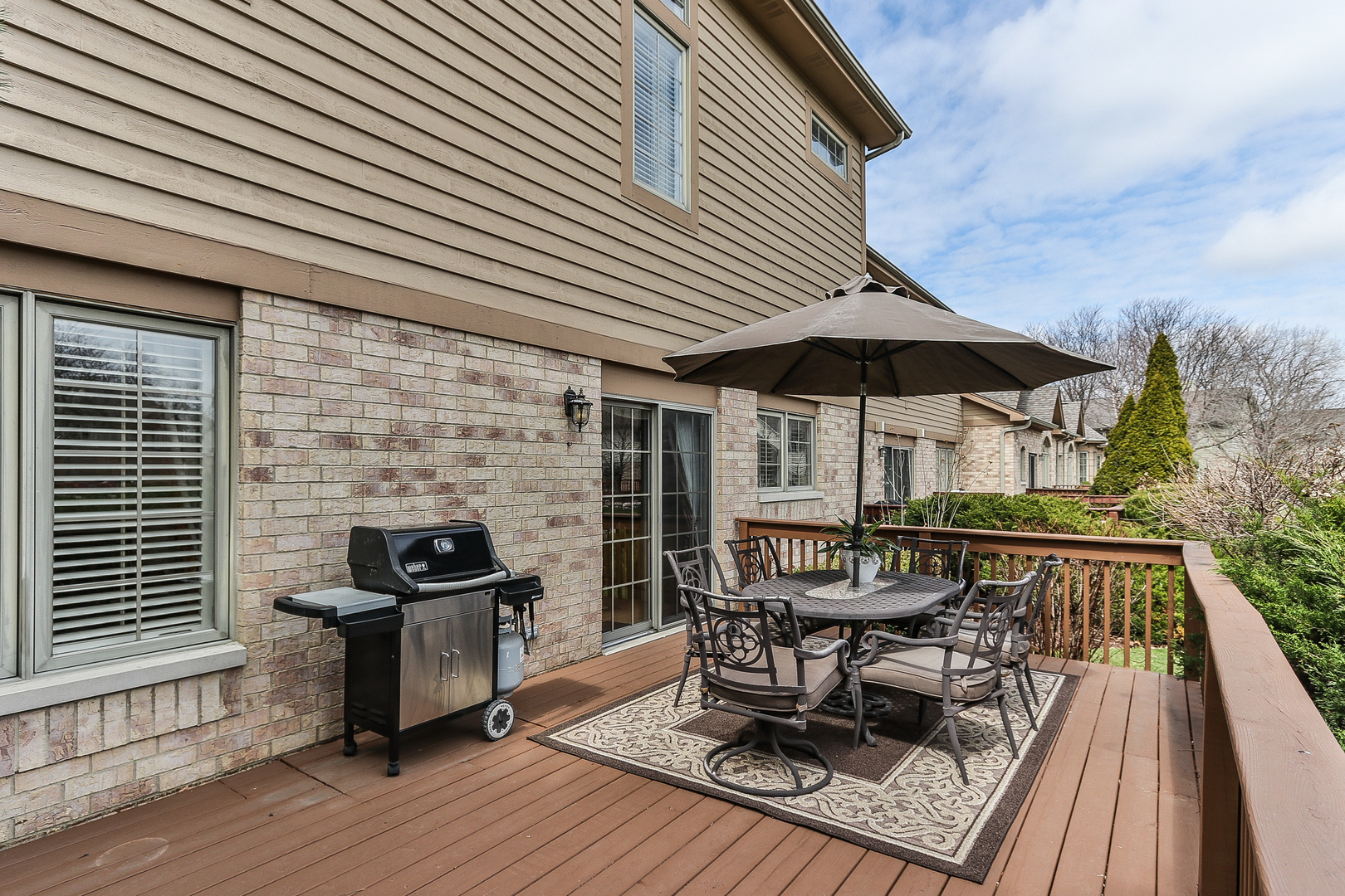 4929 Commonwealth Avenue Western Springs, IL 60558 - Photo 25 of 32 a view of a chairs and table on the roof deck