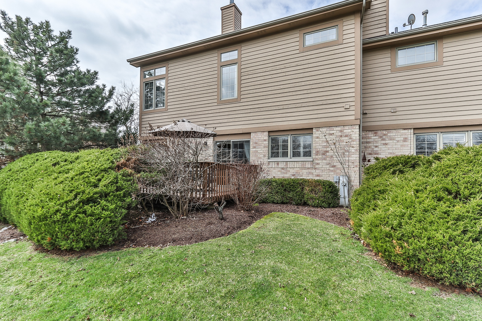 4929 Commonwealth Avenue Western Springs, IL 60558 - Photo 26 of 32 a view of a house with a yard and sitting area