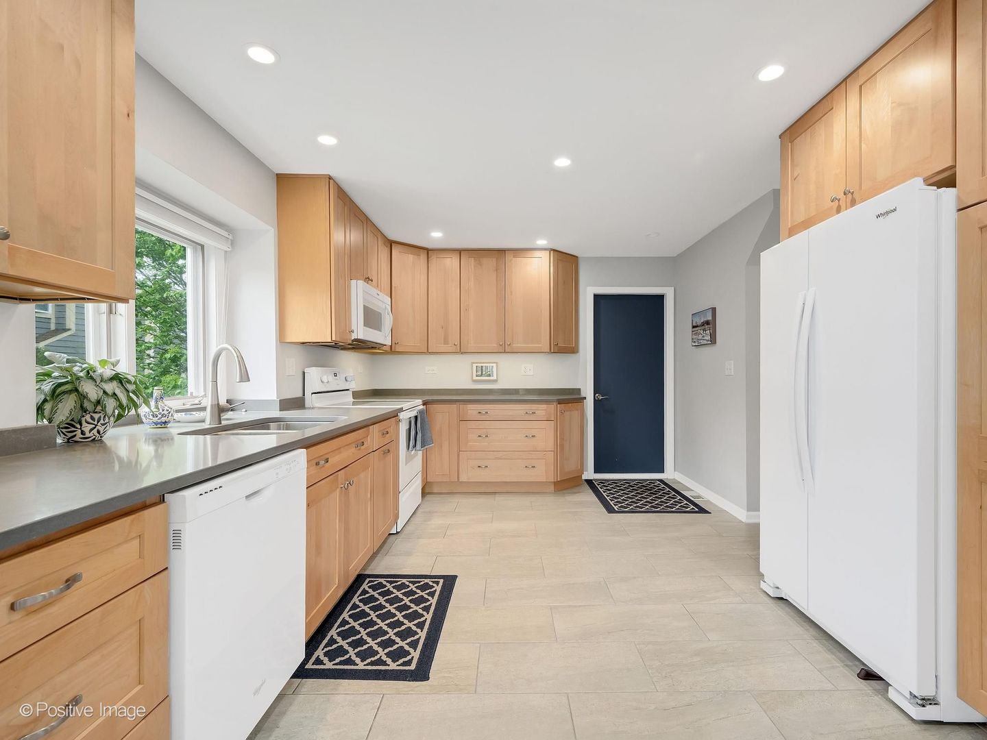 517 Renn Court Wheaton, IL 60187 - Photo 8 of 22 Gallery Image 8