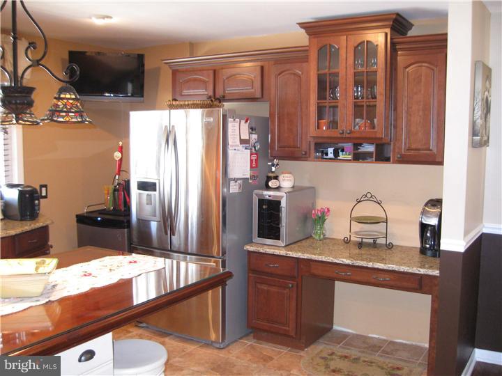 624 Renz Street Philadelphia, PA 19128 - Photo 2 of 18 Kitchen