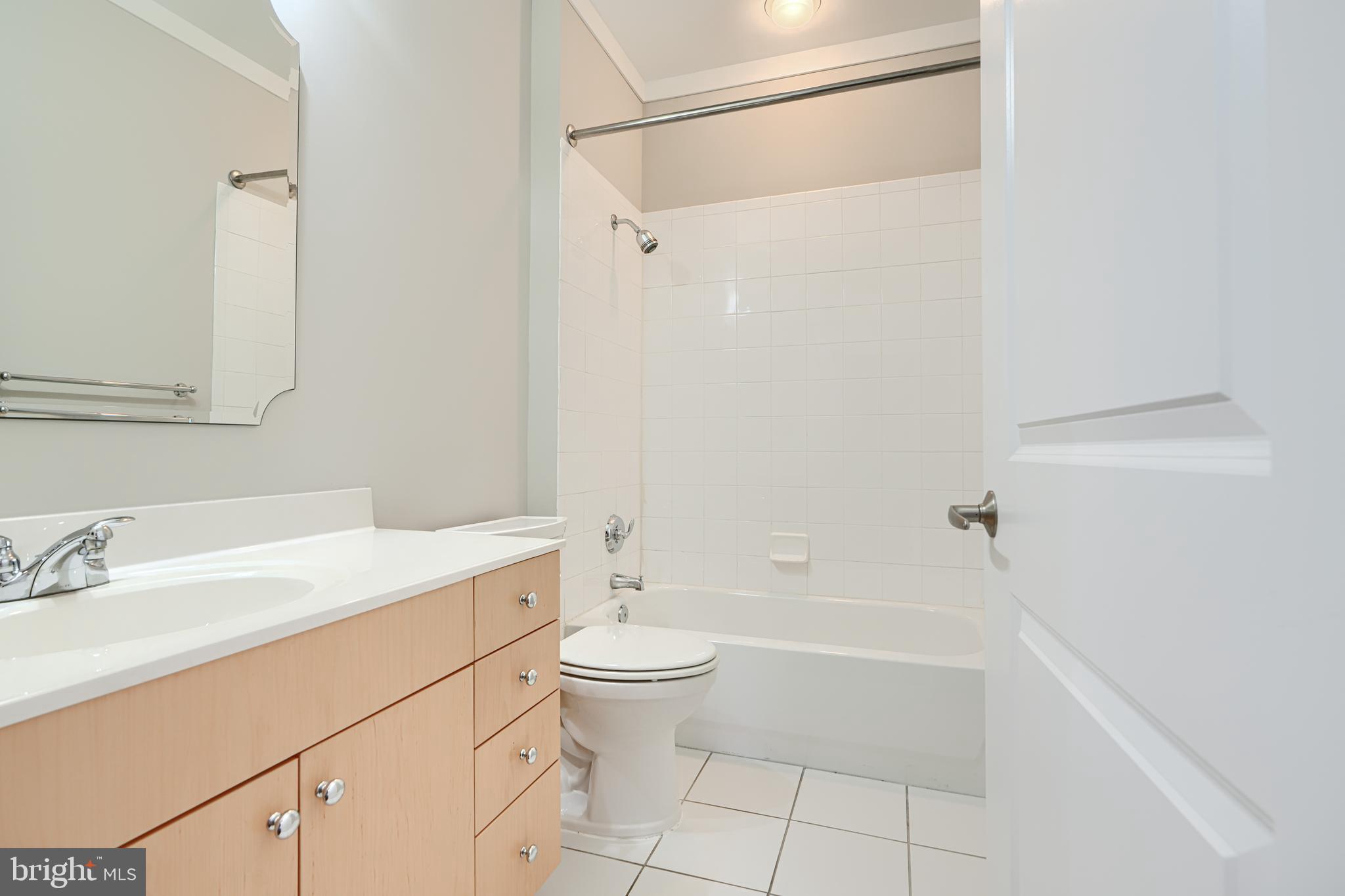 2007 Clipper Park Road, Unit 112 Baltimore, MD 21211 - Photo 13 of 36 Full bath