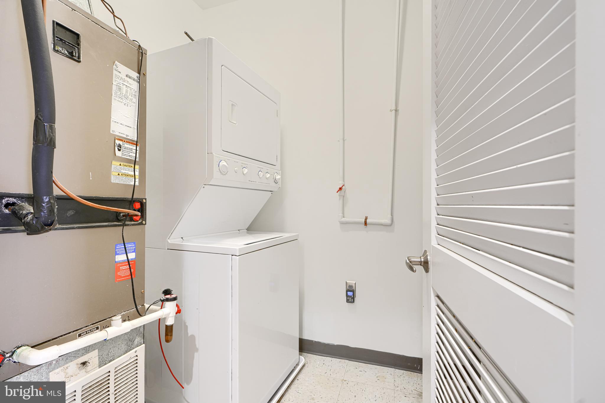 2007 Clipper Park Road, Unit 112 Baltimore, MD 21211 - Photo 29 of 36 Washer/dryer