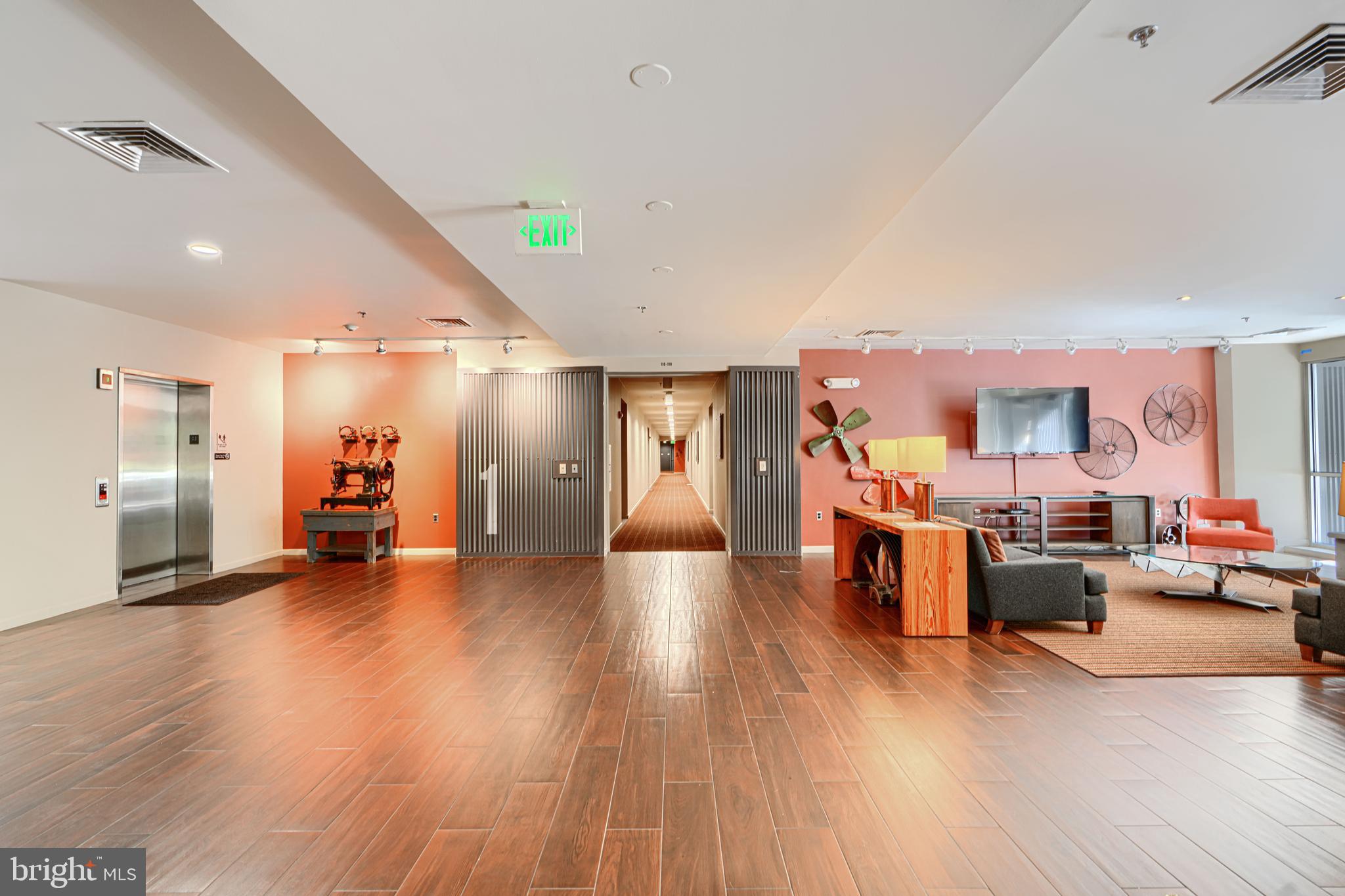 2007 Clipper Park Road, Unit 112 Baltimore, MD 21211 - Photo 33 of 36 Hang out space