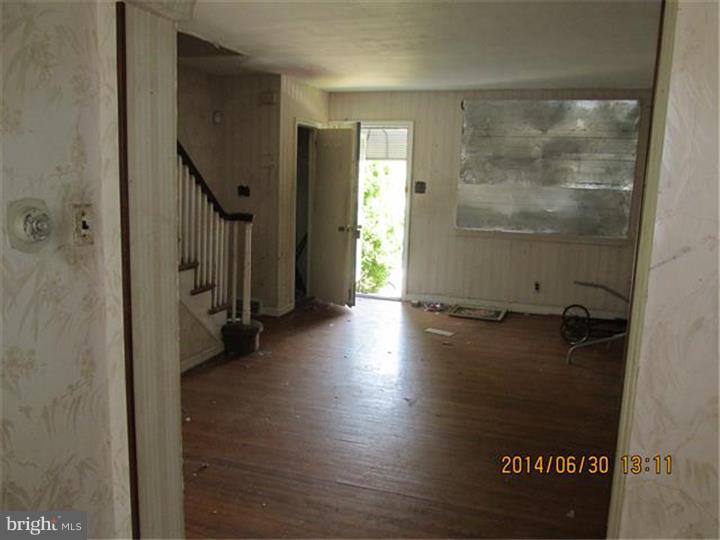 5226 Rorer Street Philadelphia, PA 19120 - Photo 2 of 9 Living Room