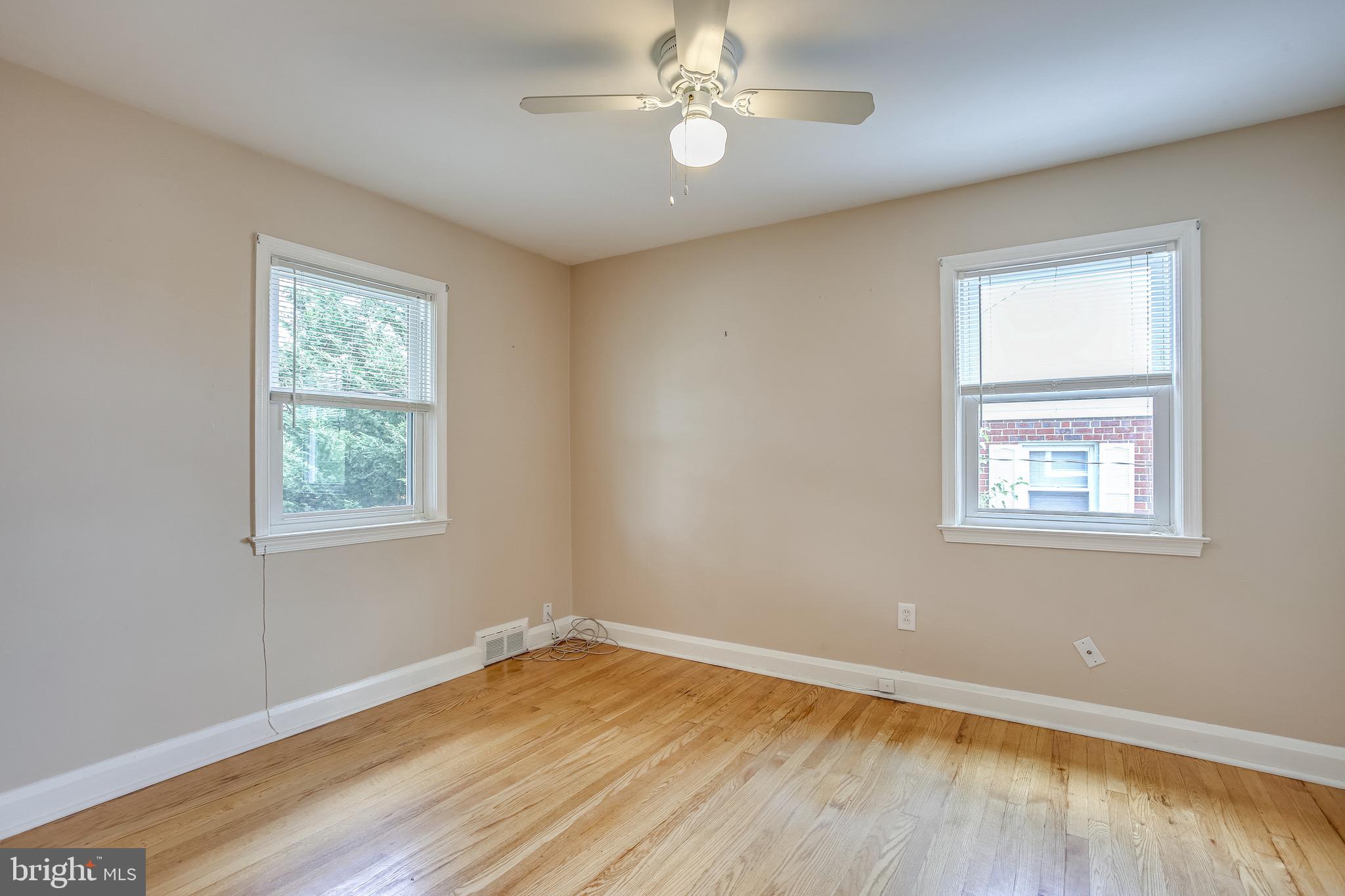1058 Downton Road Baltimore, MD 21227 - Photo 13 of 31