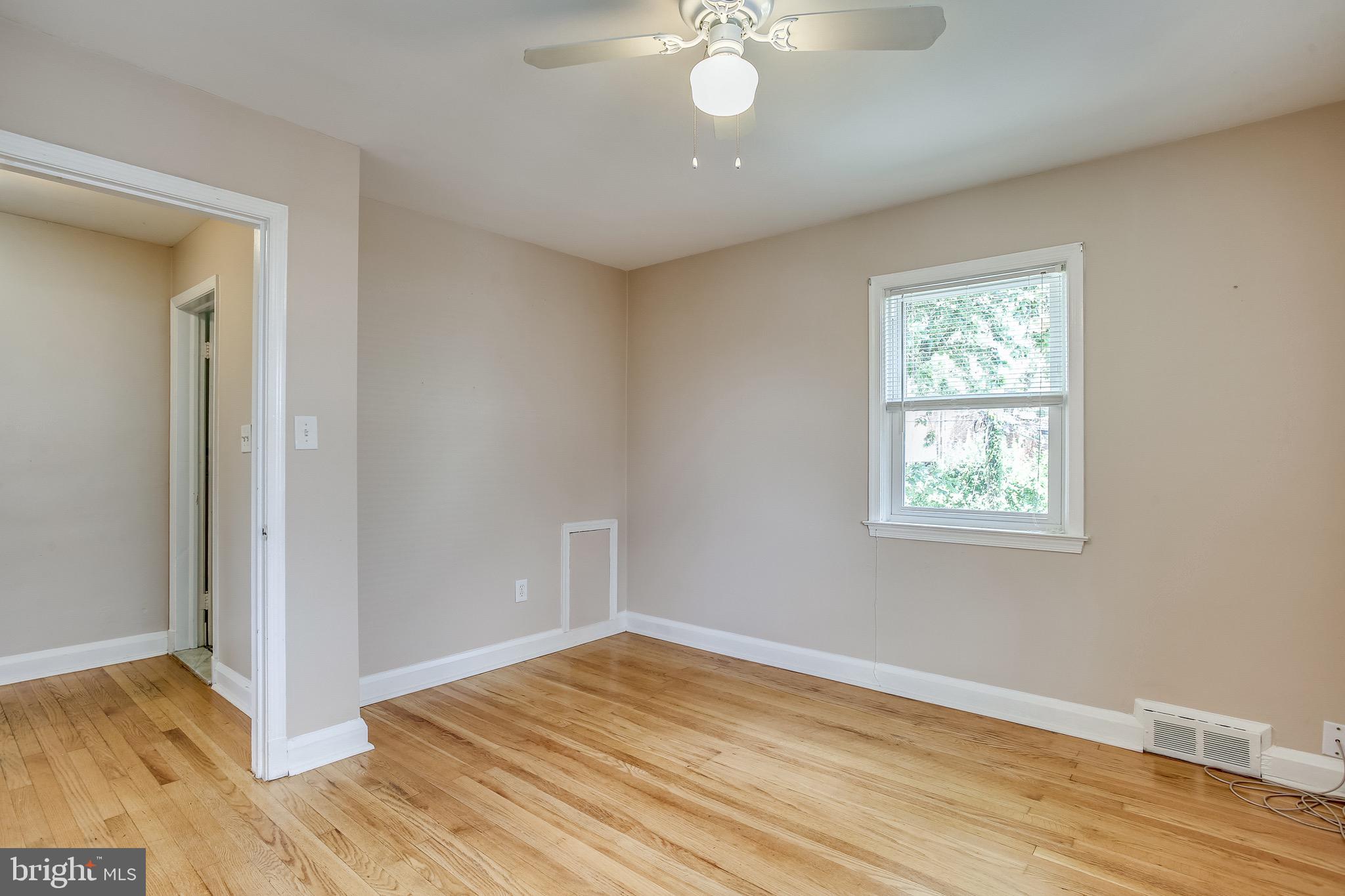 1058 Downton Road Baltimore, MD 21227 - Photo 15 of 31