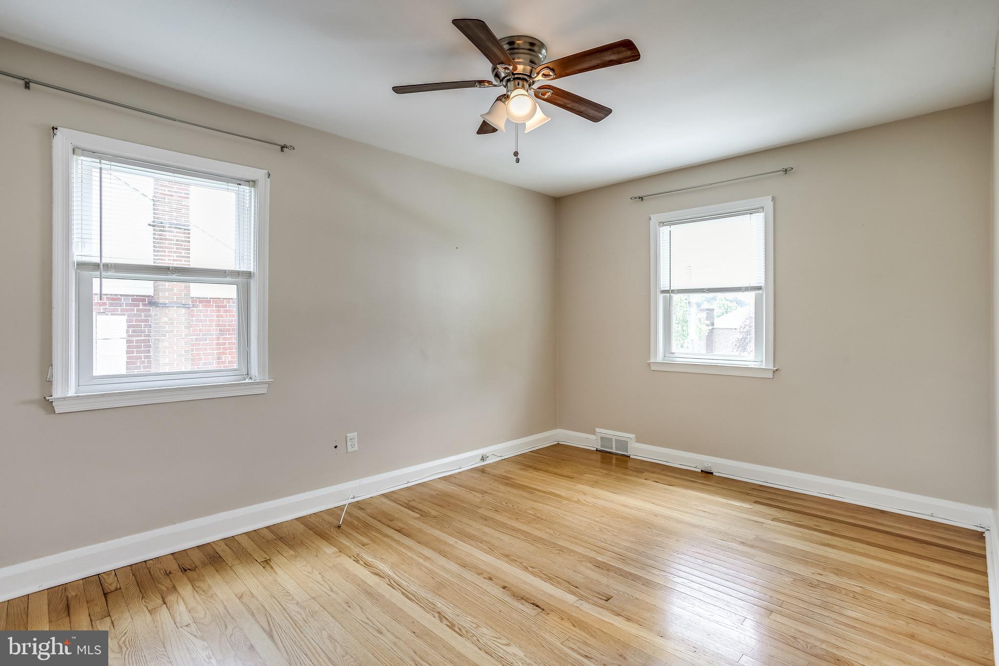 1058 Downton Road Baltimore, MD 21227 - Photo 16 of 31