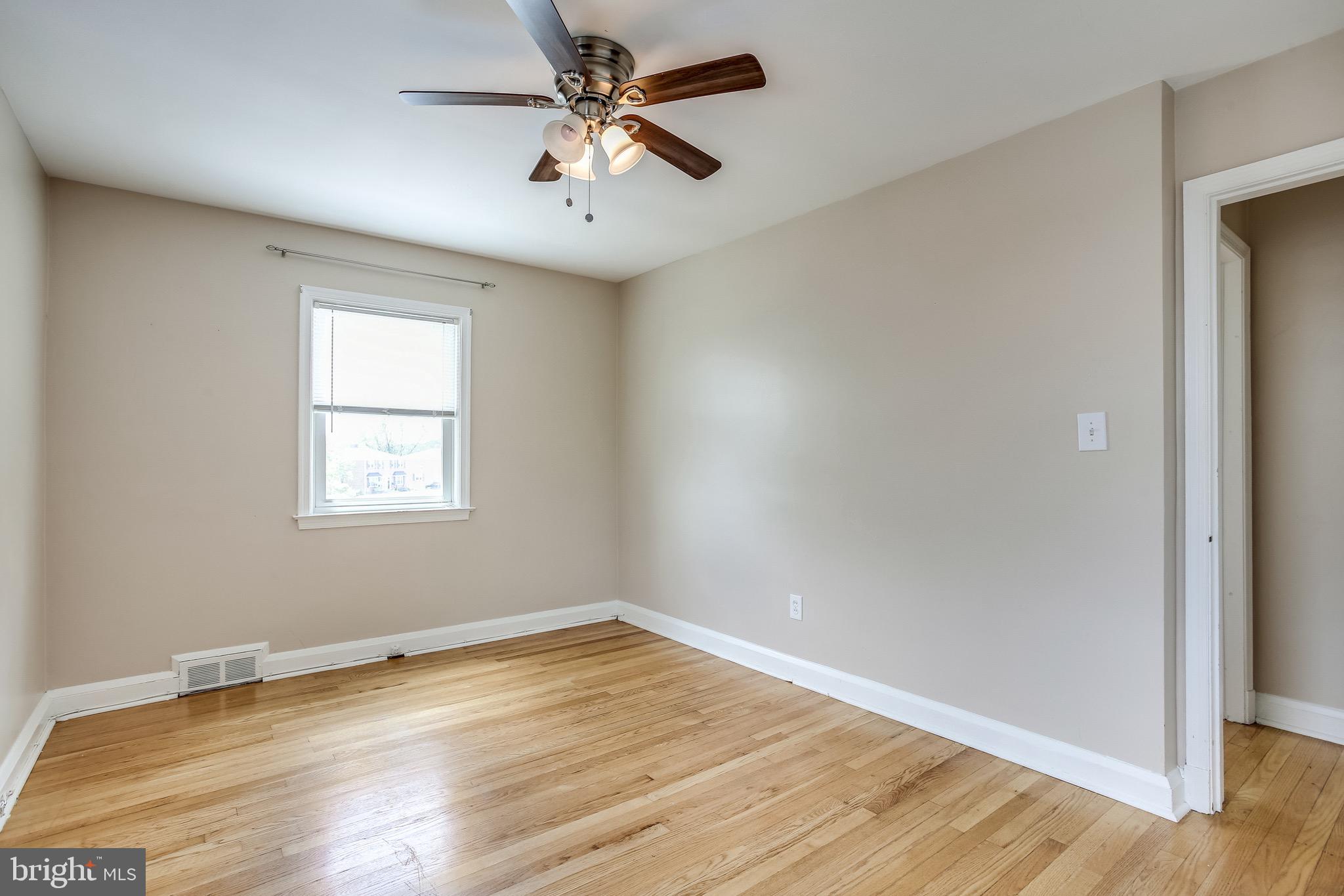 1058 Downton Road Baltimore, MD 21227 - Photo 18 of 31