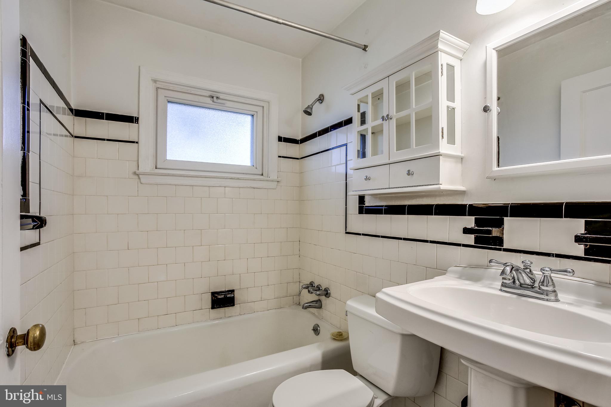 1058 Downton Road Baltimore, MD 21227 - Photo 21 of 31