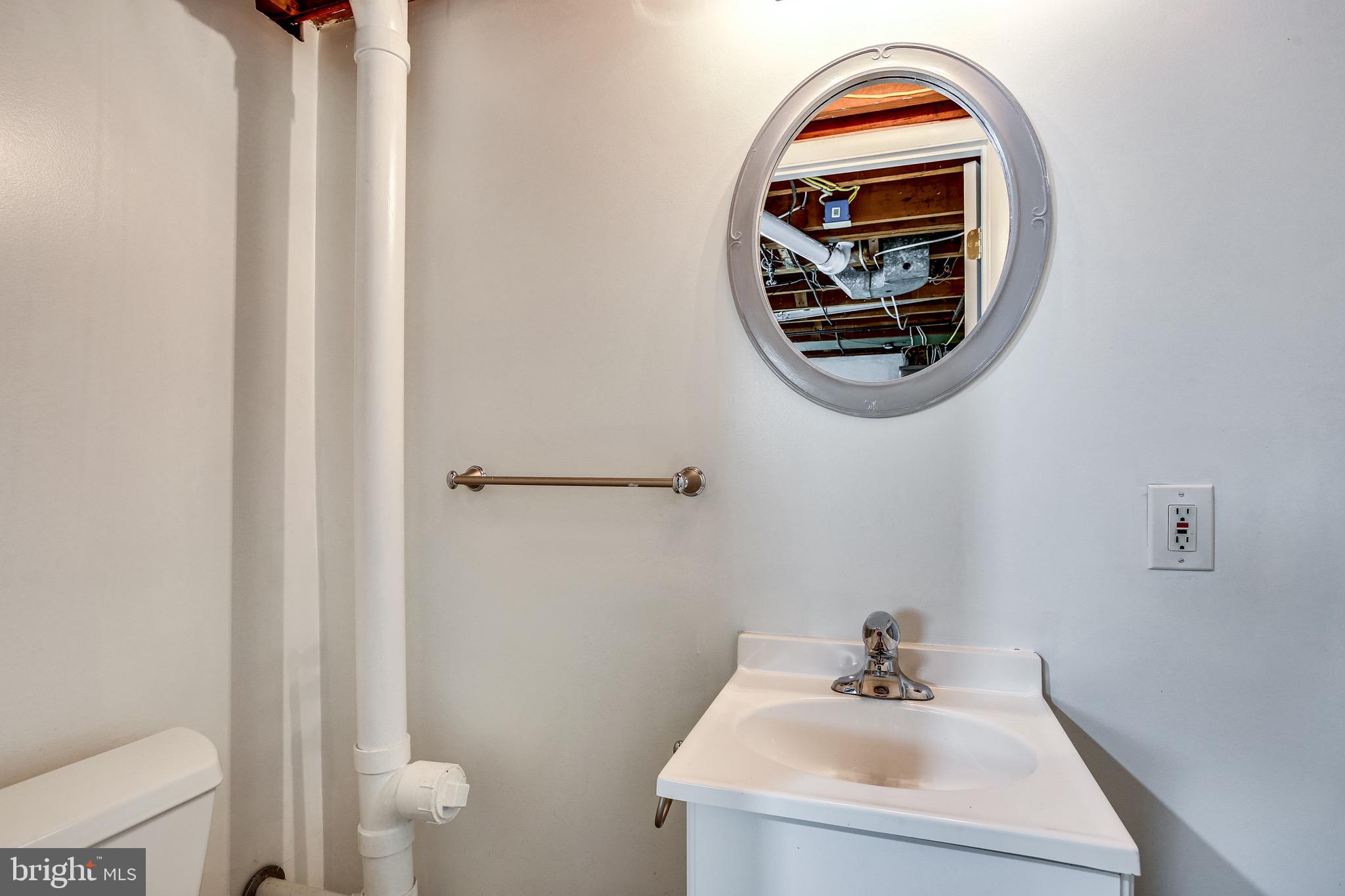 1058 Downton Road Baltimore, MD 21227 - Photo 24 of 31