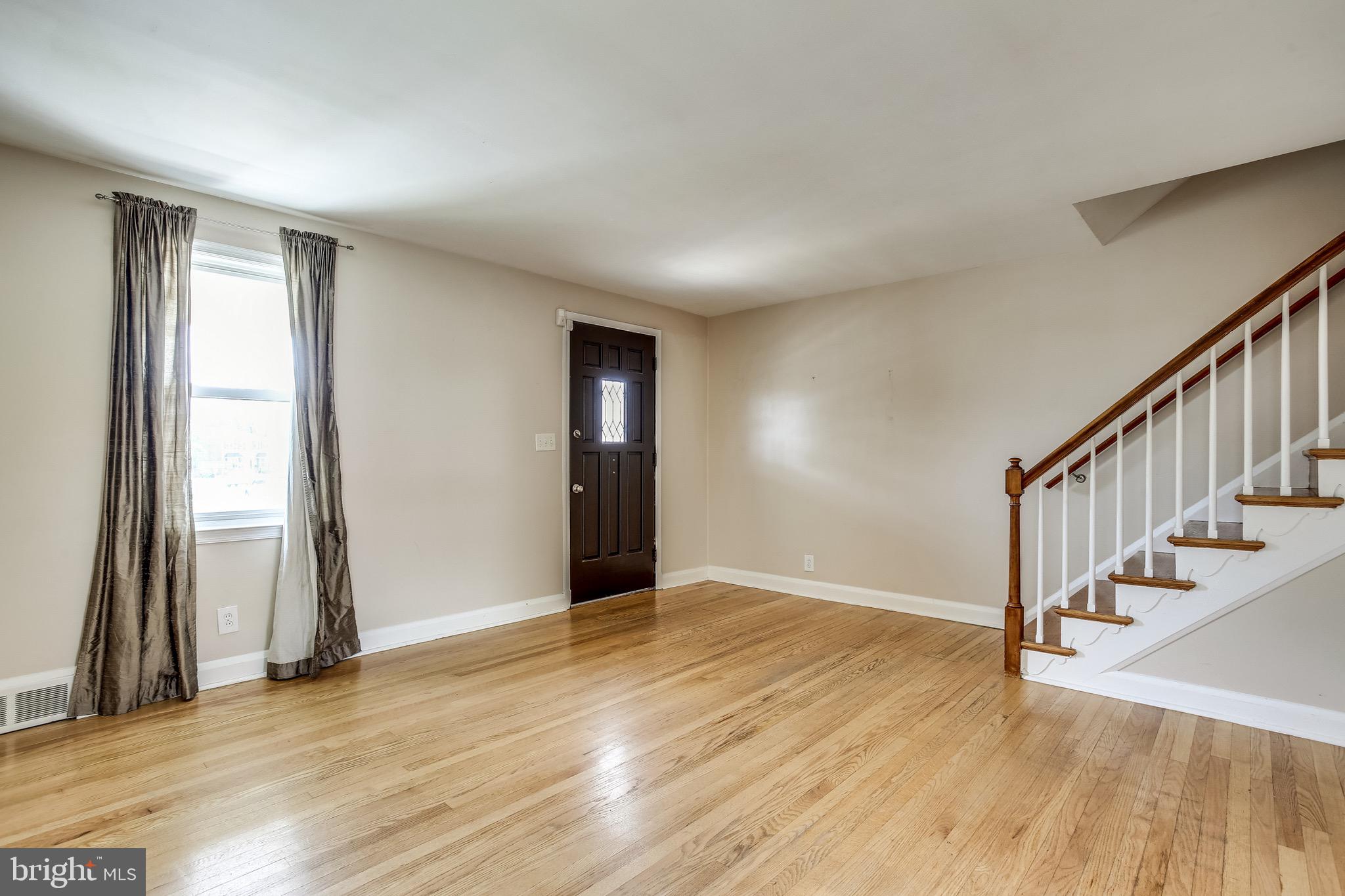 1058 Downton Road Baltimore, MD 21227 - Photo 7 of 31