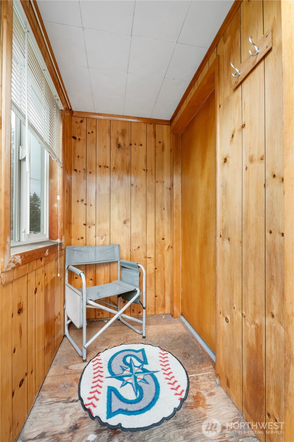 1411 Ruddell Road Southeast Lacey, WA 98503 - Photo 35 of 40 a room with table and chairs