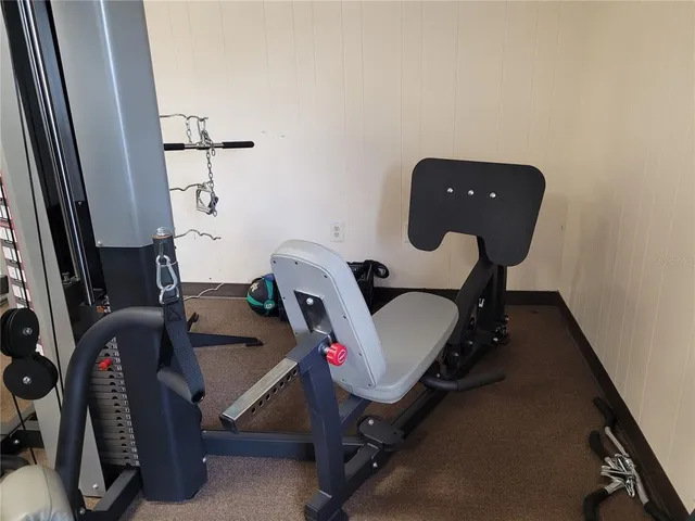 $198,500 | 305 Oakwood Boulevard East, Sarasota, FL 34237