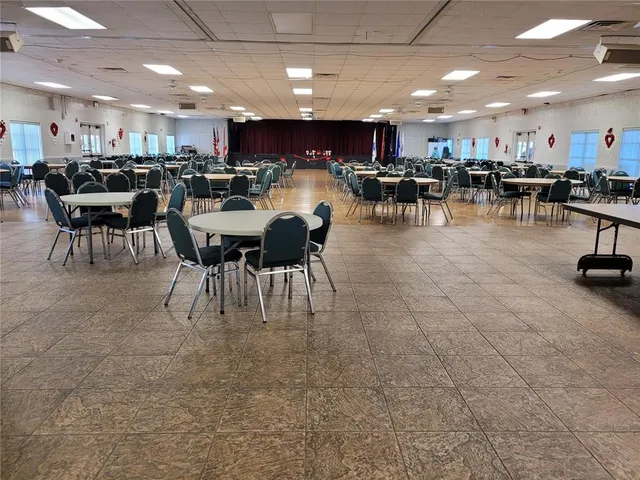 $198,500 | 305 Oakwood Boulevard East, Sarasota, FL 34237