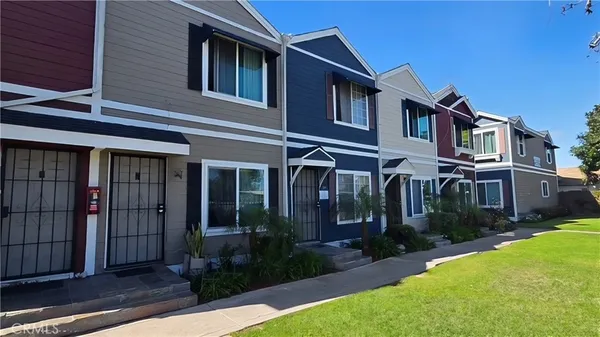 $3,895 | 1985 Pomona Avenue, Unit O, Costa Mesa, CA 92627