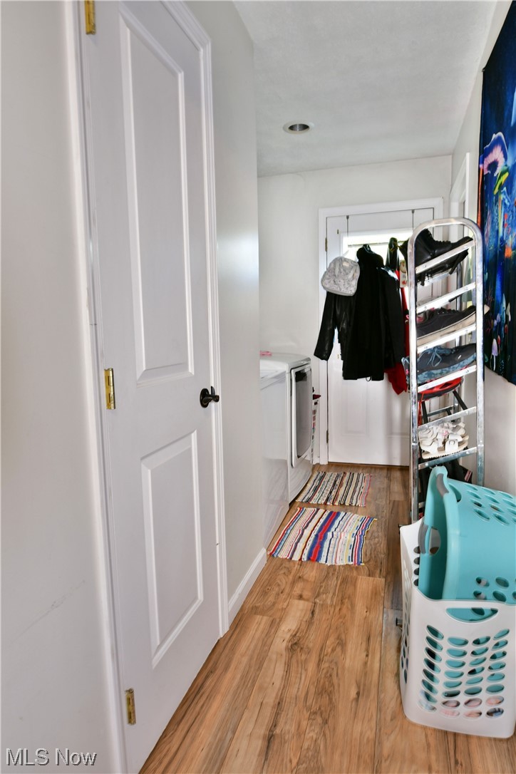 1357 Deforest Road Southeast Warren, OH 44484 - Photo 12 of 34 Hall to half bath and laundry