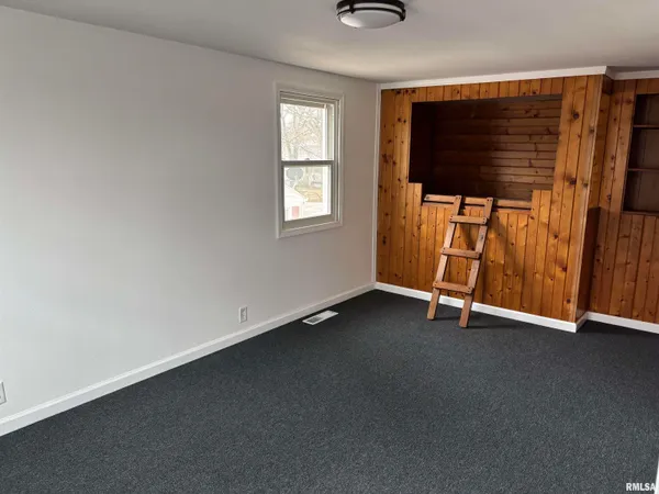 $93,900 | 302 East Murray Street, Macomb, IL 61455