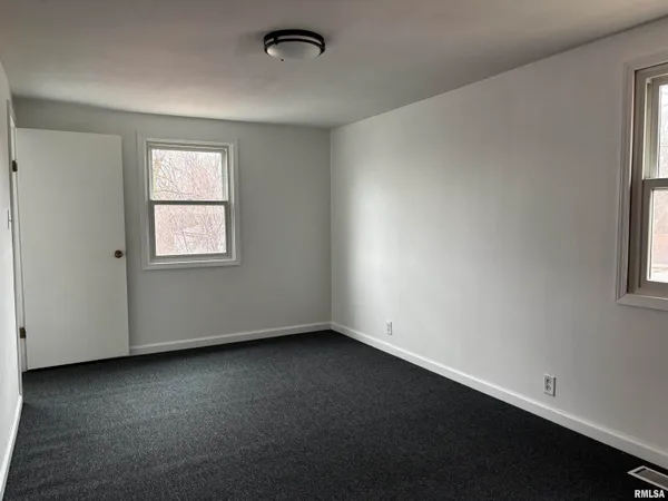 $93,900 | 302 East Murray Street, Macomb, IL 61455