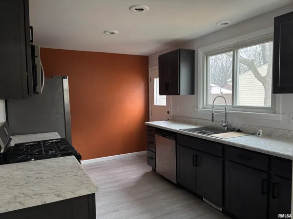 $93,900 | 302 East Murray Street, Macomb, IL 61455