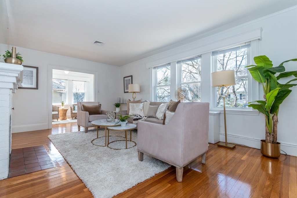 56-58 Cloverdale Road, Unit 56 Newton, MA 02461 - Photo 2 of 18 Gallery Image 2