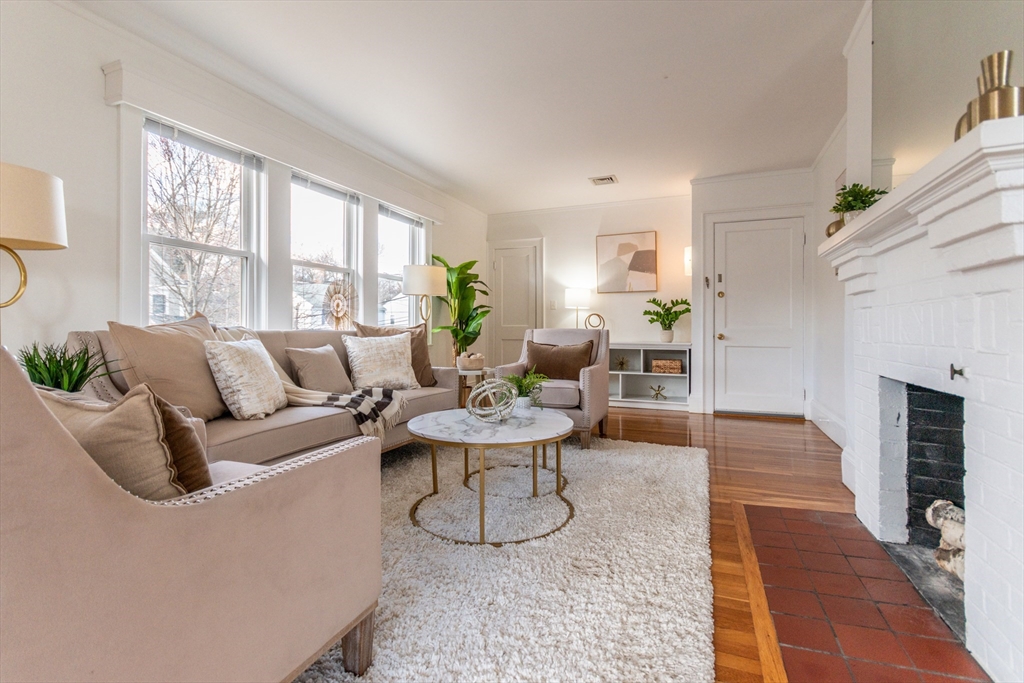 56-58 Cloverdale Road, Unit 56 Newton, MA 02461 - Photo 4 of 18 Gallery Image 4
